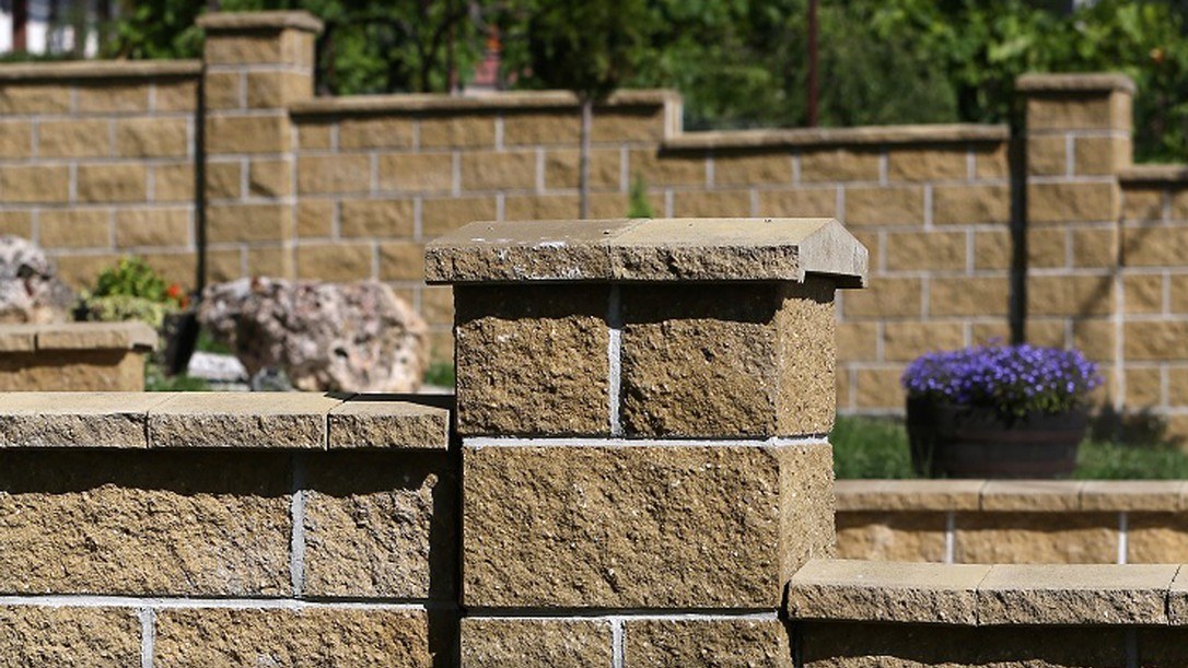 CSB CSBLOK 20 protistranně štípaná tvarovka okrová (50) - Betonové prvky zděné ploty