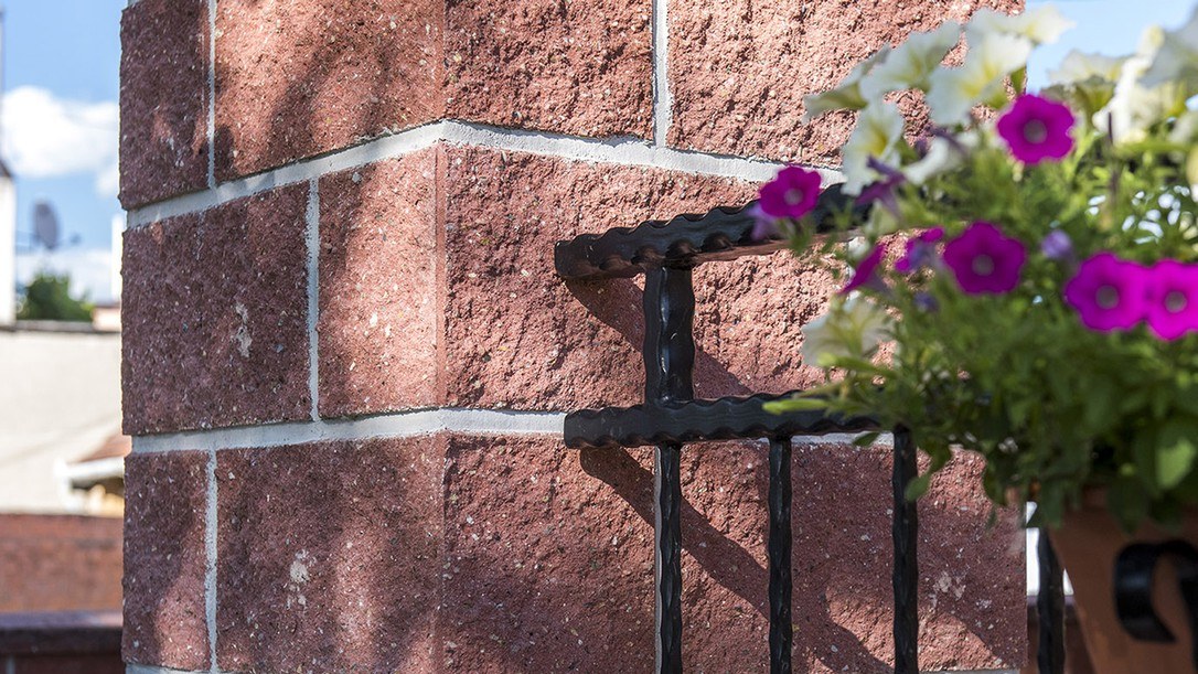 CSB CSBLOK 20 protistranně štípaná tvarovka červená (50) - Betonové prvky zděné ploty